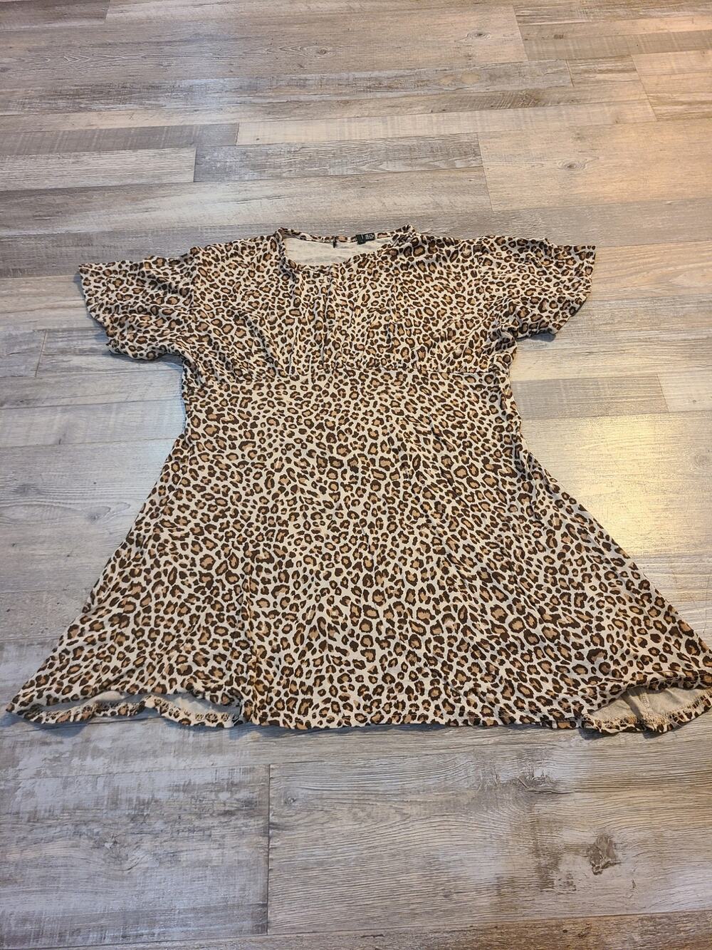Unknown brand size 10 women's leopard print top